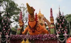チェンマイ花祭りのパレードの山車