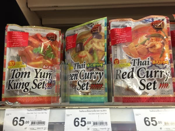 スーパーで売っているタイのトムヤムスープ