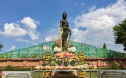 ランプーンのチャーマテーウィ女王像