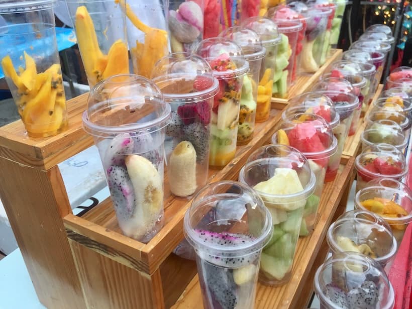 チェンマイサンデーマーケットのフレッシュフルーツジュース