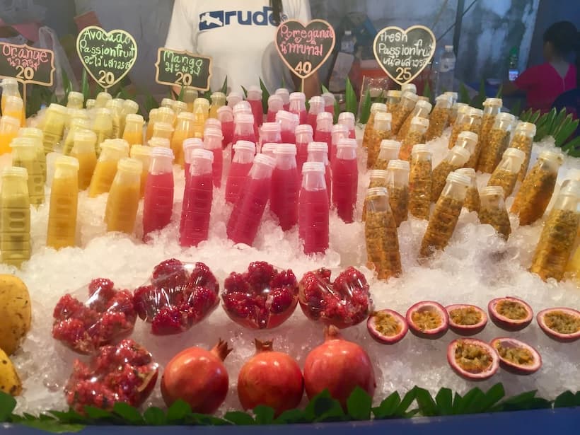チェンマイサンデーマーケットの生搾りフレッシュジュース