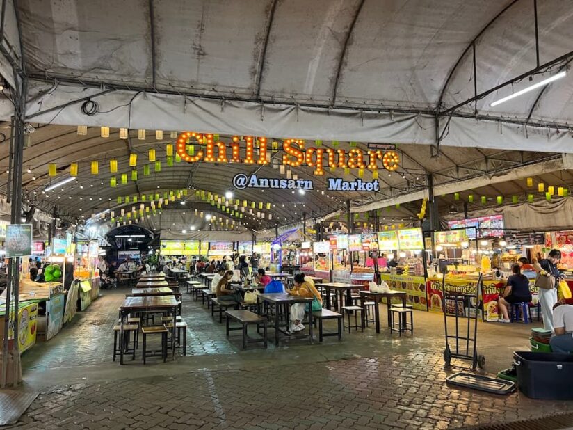 アヌサーンマーケットフードコート