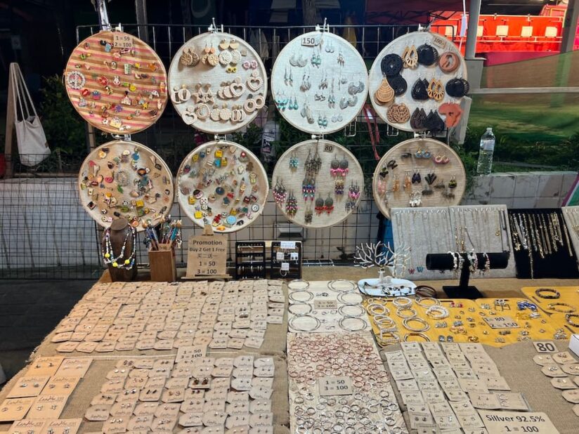 チャンクラン通り夜市のアクセサリー露店