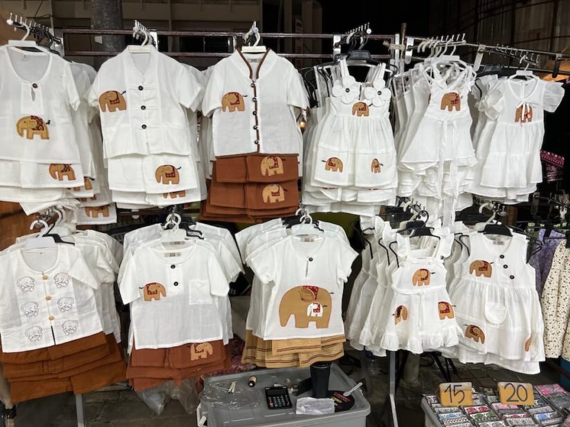 チャンクラン通り夜市の子供服露店