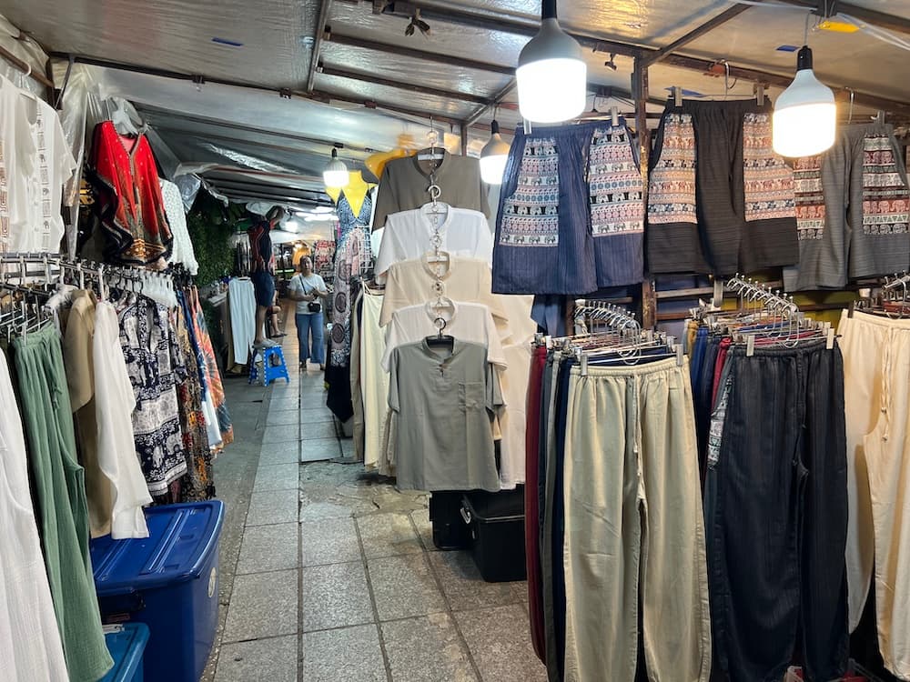 【2025年】チャンクラン通り夜市・アヌサーン・カラレナイトマーケット｜ナイトバザール周辺の3つの夜市をまとめて紹介