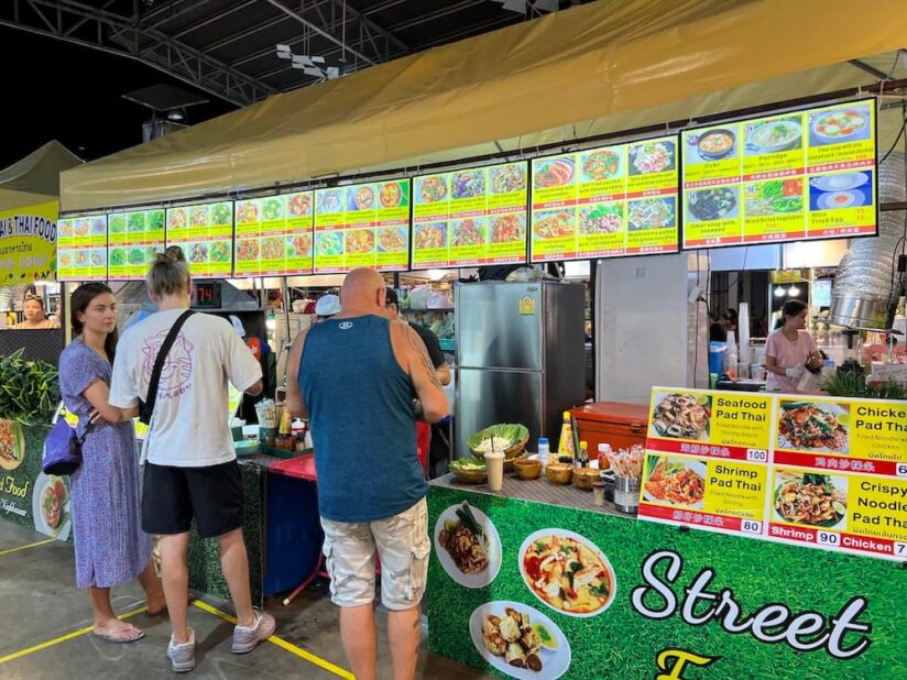 カラレナイトマーケット屋台群