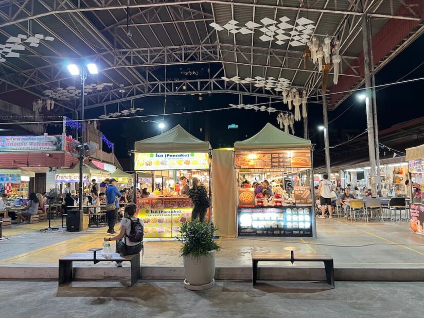 カラレナイトマーケット正面入り口