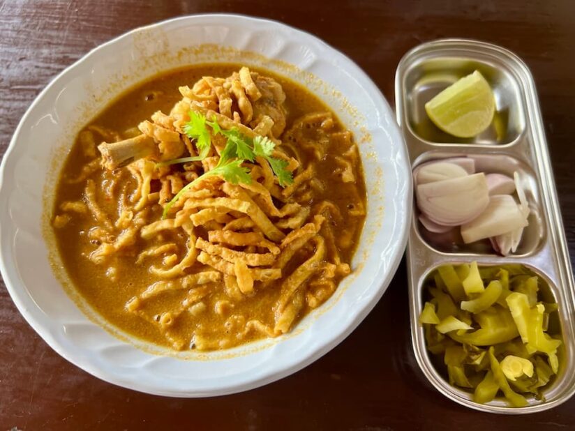 フアンペンのカオソーイ。北タイ名物のココナッツカレーヌードル