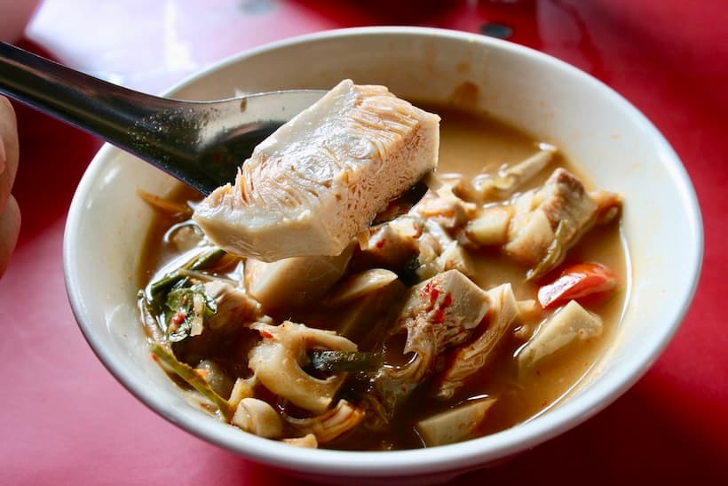 ゲーンカヌン（แกงขนุน）。ジャックフルーツを使った北タイのスープ料理